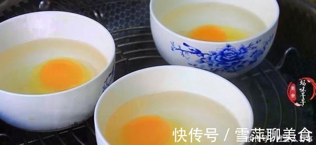 技巧|煮荷包蛋时，记得别水开下锅，掌握几个技巧，鸡蛋完整圆嫩不出沫