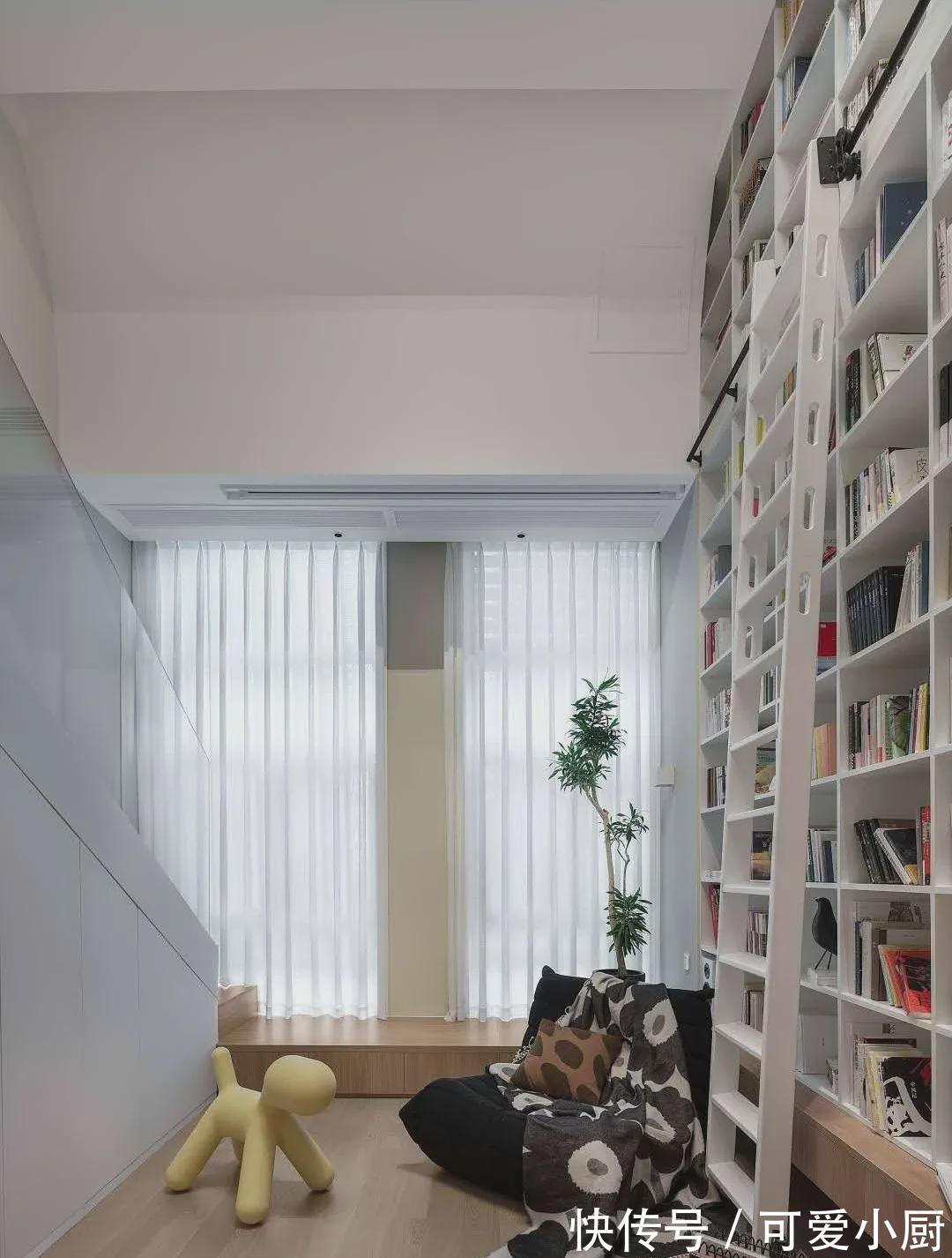 收纳|厉害了!35㎡迷你单身公寓,客厅挑空设计,装出了别墅大气感!