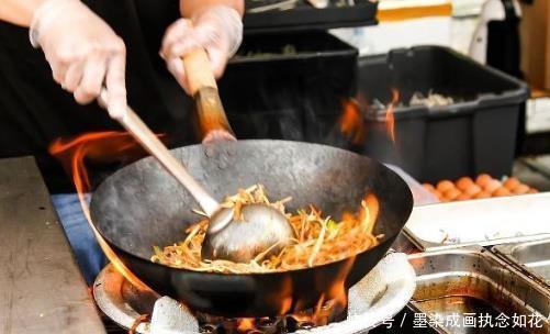 污垢|厨房是6种污垢的“集中营”,细菌比厕所还多,9成人还送进嘴里