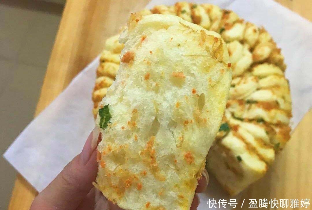 筋度|做面包时，不用烤箱，多加一步就能快速揉出膜，蒸好的面包松软拉