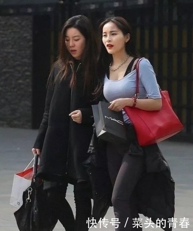 街拍:苗条美腿性感的小姐姐,身材有型穿出不一样的潮流!