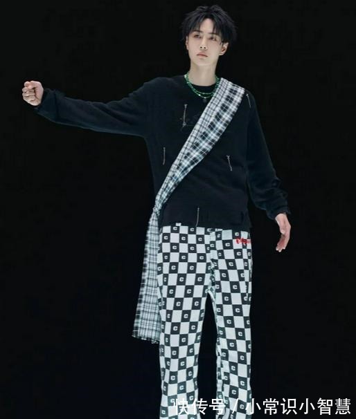 项链|王一博把《这就是街舞》中的穿搭搬进了你的日常生活，可行吗！