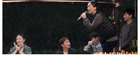 向往的生活|从“霸凌”年轻艺人,到被赞如“喜剧人”,那英终于上对综艺