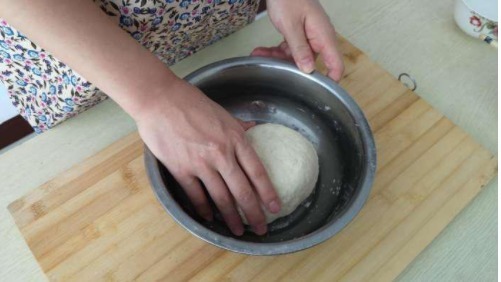 发面别做馒头和大饼了,换个新做法,简单又好吃,连吃3个不解馋