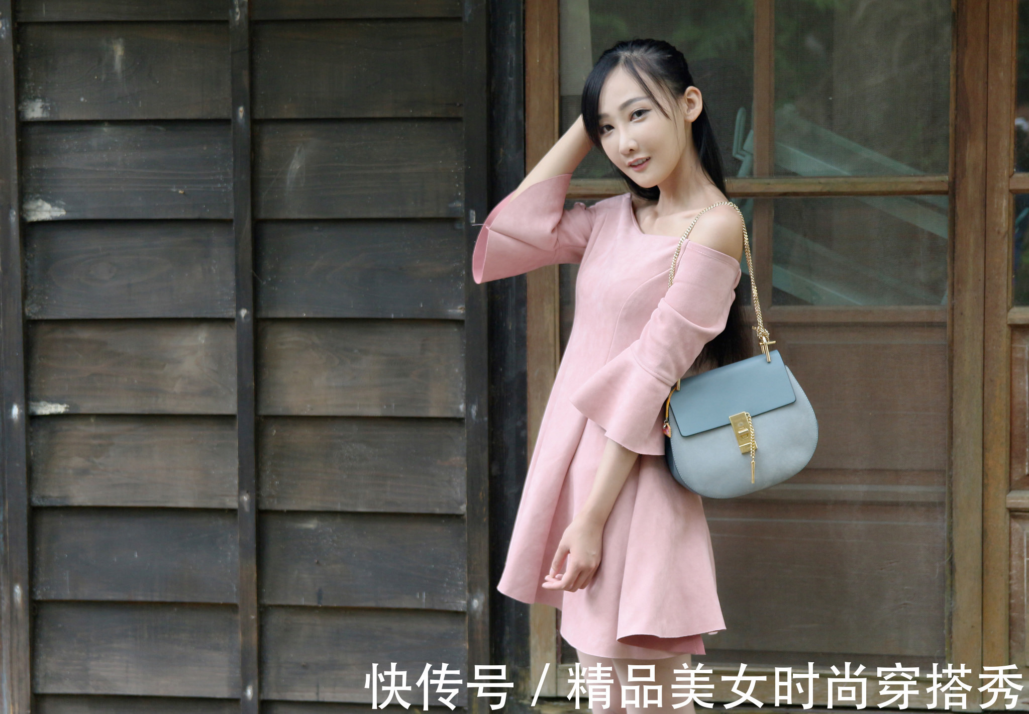 一字肩 粉色的一字肩连衣裙,甜美知性,优雅又耐看