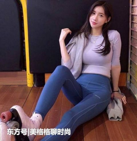 街拍打底裤时尚优雅,彰显出楚楚动人的气质,很有女神气质