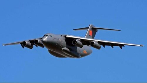 起飞时的承载高达640吨,堪称世界运载能力最强的安225运输机诞生