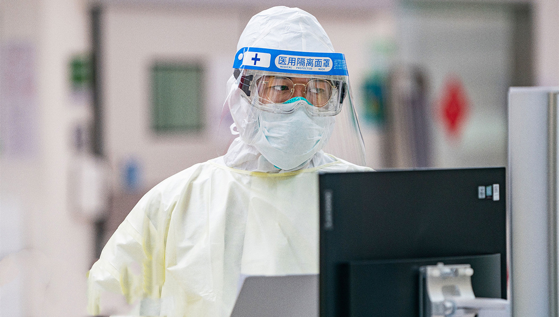 中国医生|《中国医生》的真实故事，孕妇感染新冠肺炎，提前三个月剖腹产