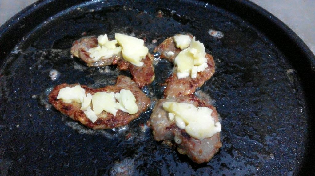 在家制作香煎芝士猪排,味道浓郁,营养健康