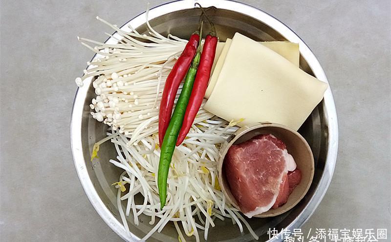 超嫩滑的水煮肉片,麻辣鲜香,红亮诱人,太有食欲了