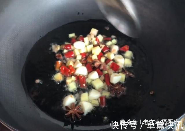 爱吃鸡的收藏了，学会这一个独特做法，下酒又下饭，看着都流口水