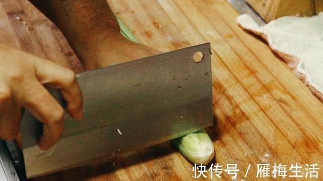 为啥很多饭店把芹菜炒杏鲍菇当做招牌菜试着炒一次,真能吃上瘾