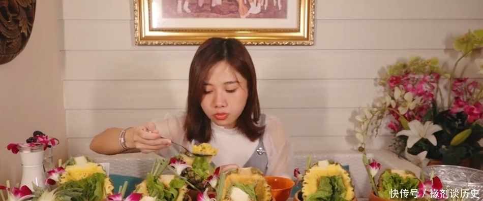 一言不发|密子君去吴昕店,1小时吃20份“菠萝饭”,看见账单一言不发!