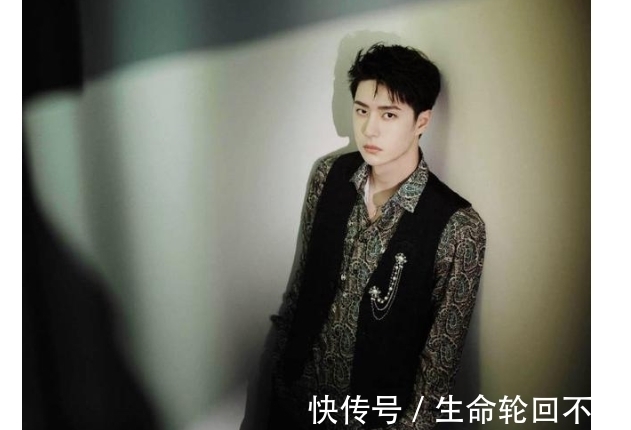 b王一博，这件潮品，必须王炸，BOOM