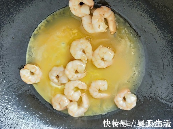 鸡蛋和“它”是绝配,经常吃补钙还不长肉,老人孩子都需要多吃