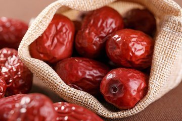 跟着我一起|经常吃红枣的要注意,红枣吃完不能碰此物,早看早知道