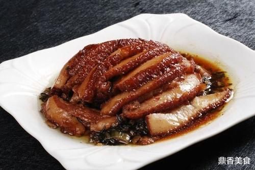 年夜饭也是辞旧迎新的重头戏，5口人4菜，好吃不重样，丰盛不浪费，年味十足