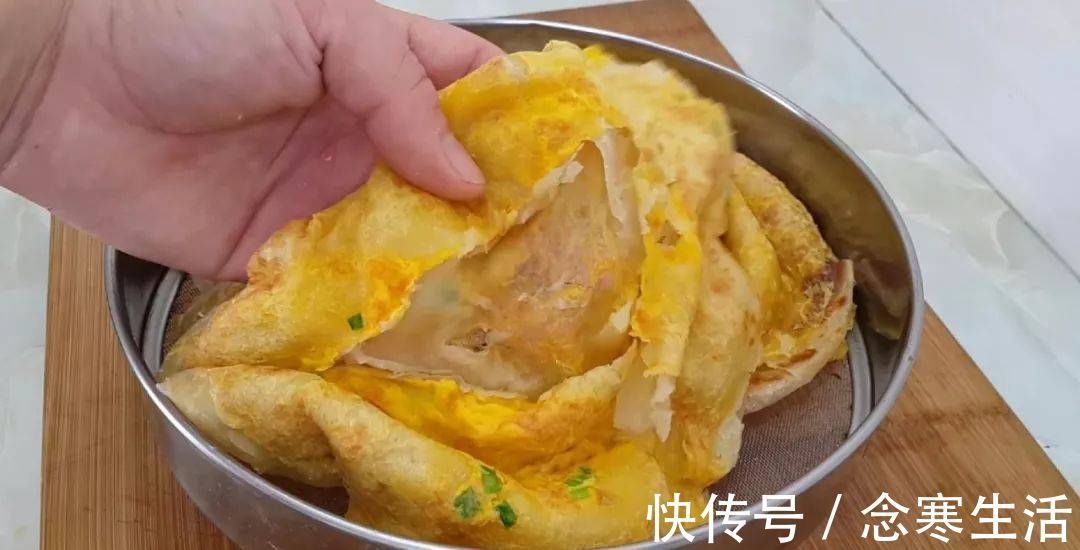 吃早餐蛋糕的新方法,淋上蛋液,比手抓蛋糕简单,比鸡蛋灌饼好