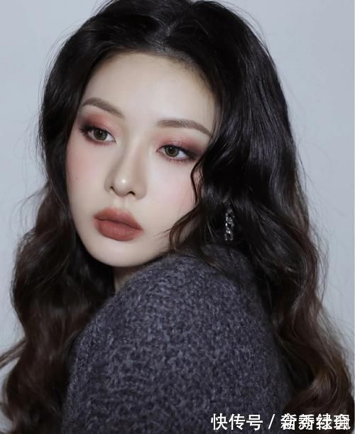 九色眼影盘|单眼皮也能改善眼型,这几种眼影盘平价好上手,小白也可驾驭