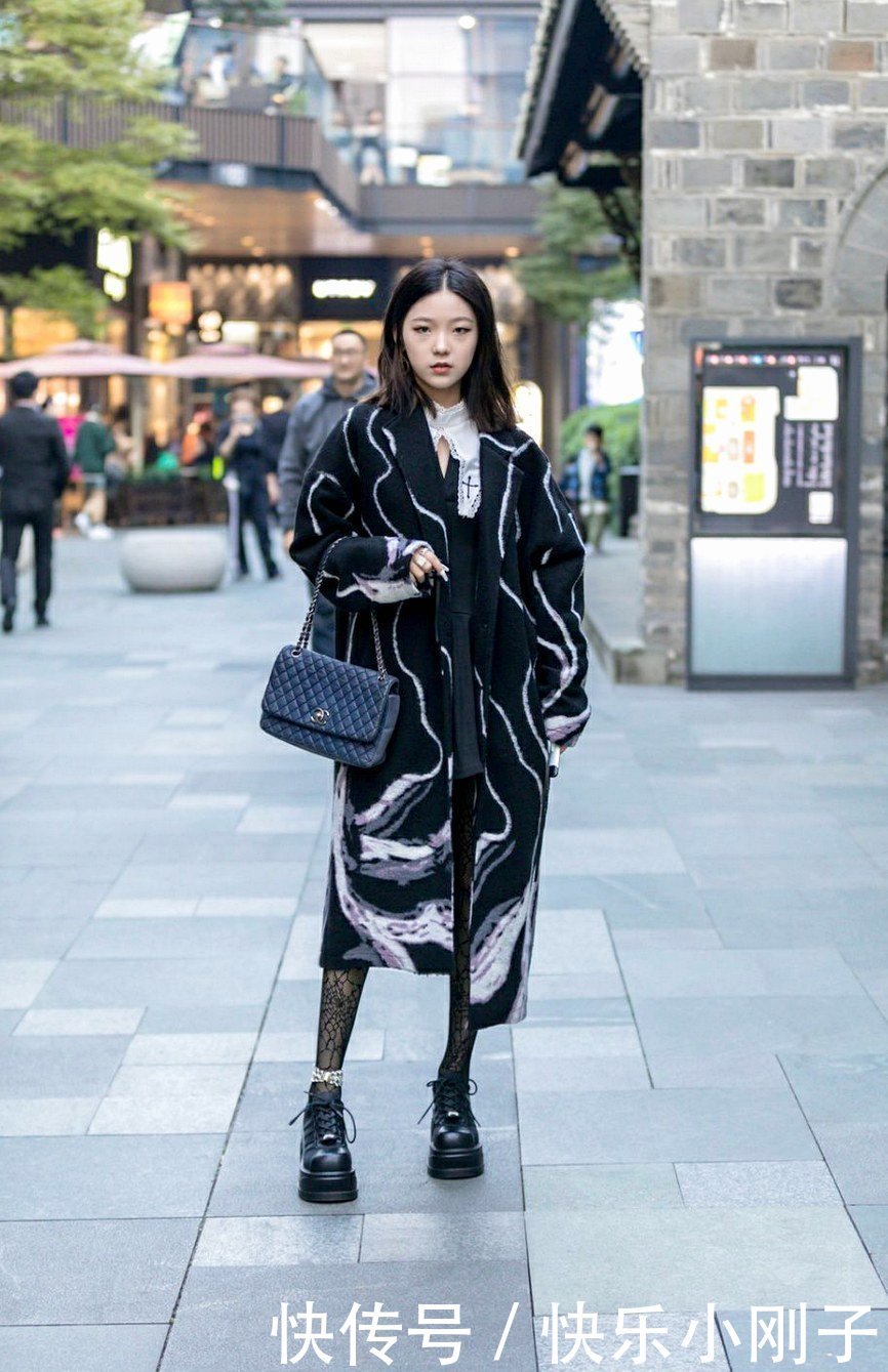 这几款优雅大气的风衣，让时尚小姐姐，一年四季都想过冬天
