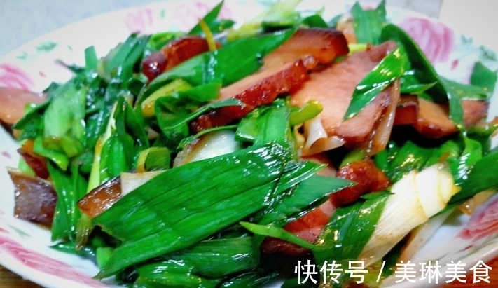 女朋友第一次来家里，爸妈烧拿手菜招待，女朋友：明年结婚！