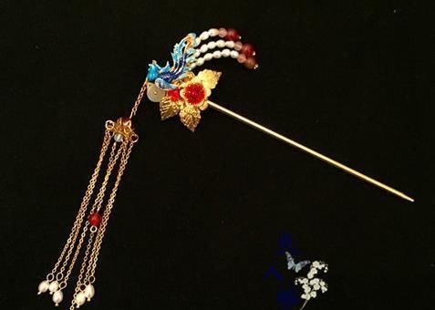 发饰 步摇这种传统头饰之所以能从皇室走向民间,就要从一个小偷说起