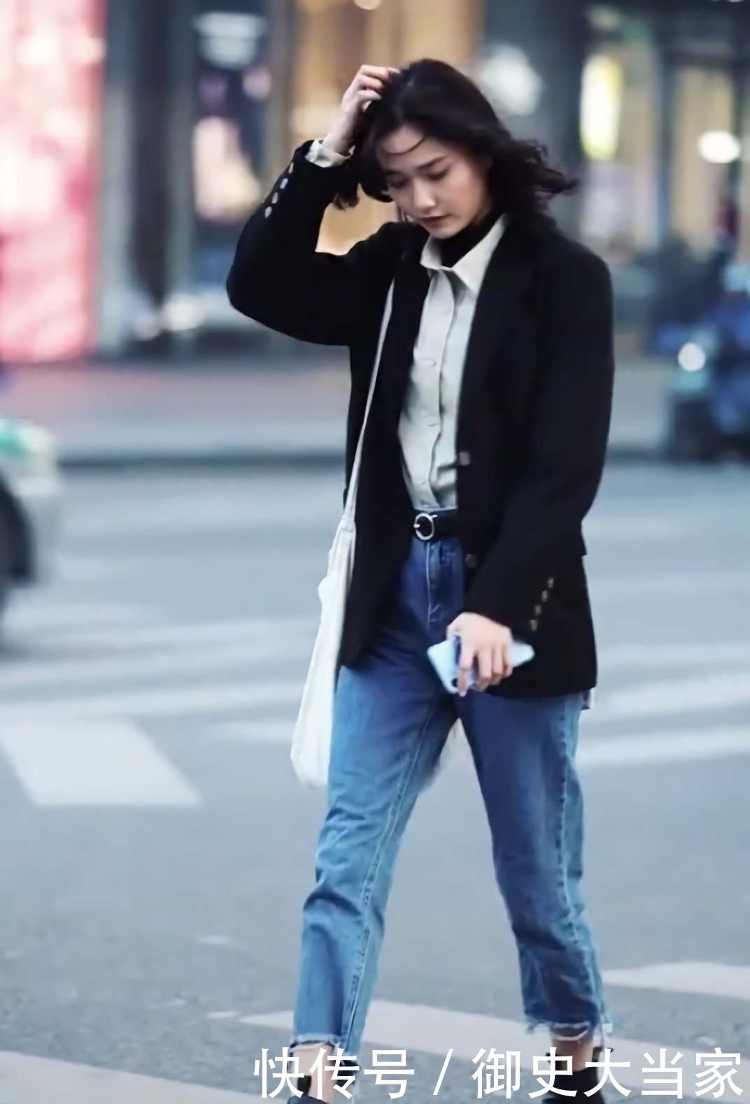 穿西装别搭西装裤了,配“气球裤”比什么都强,显高又显瘦!