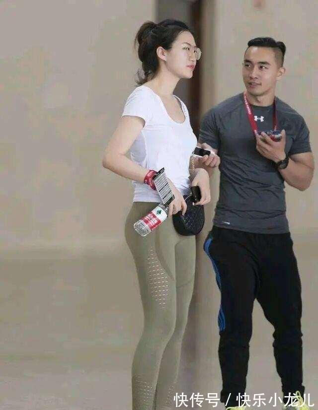 装扮 别致时髦的打底裤装扮美得别致有气质,彰显女人的气质,唯美时尚