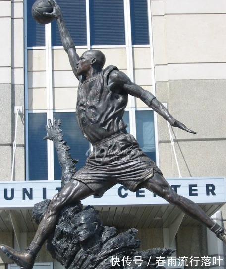 约翰逊|NBA球星雕像乔丹飘逸，大鲨鱼霸气，看到巴克利直接笑喷了！