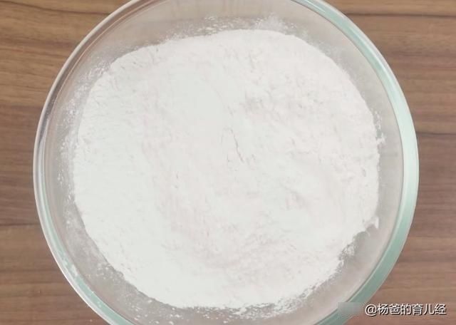 分享一款孩子爱吃的红豆松糕，香甜味美，松软营养，好吃又解馋