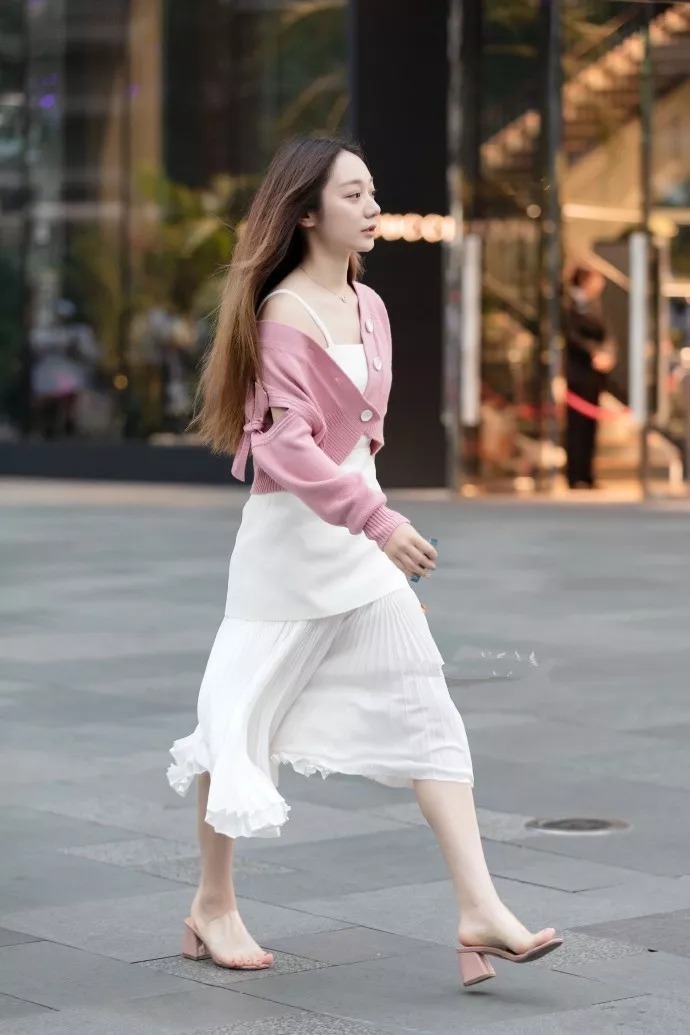 减龄|周末出街搭配高跟鞋,高级时尚又减龄