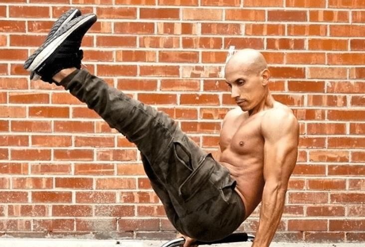 肌肉|同时健身,徒手练3个月的人与器械练1个月的人,肌肉差距有多大