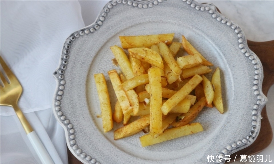 薯条|比薯条好吃的土豆做法,简单快手,5分钟出锅,太香了