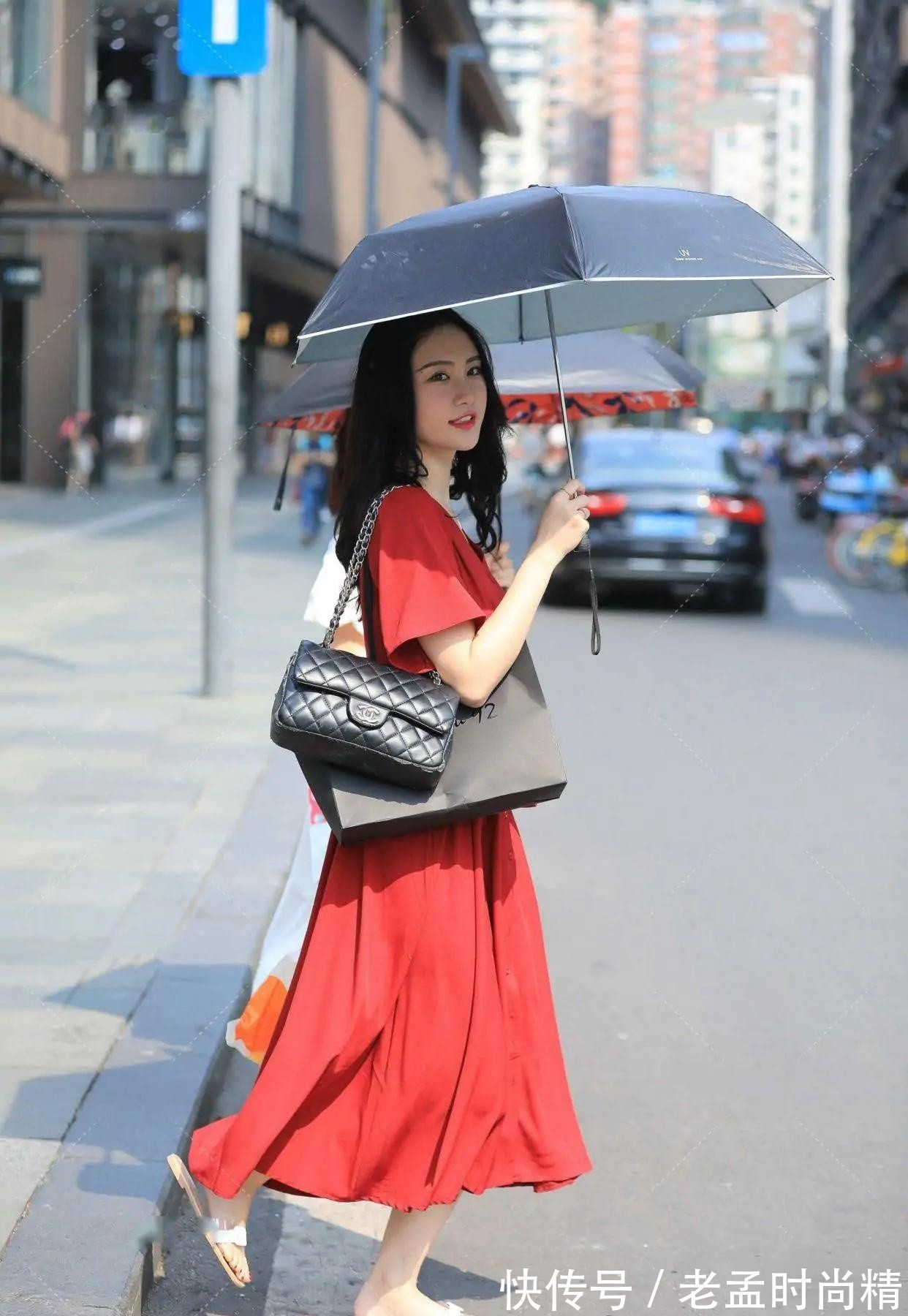 红色|红色连衣裙穿出浪漫柔美的感觉, 皮肤白皙的女孩穿上很好看