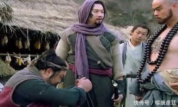 梁山|他是林冲的得意弟子,智勇双全不被重用,上梁山后与师父形同陌路