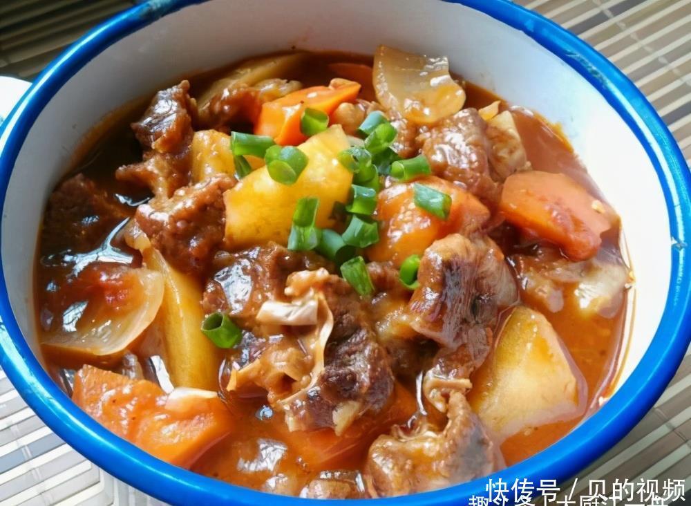 面含|炖牛肉放什么调料?牢记这3种,牛肉软烂入味又多汁,收藏了