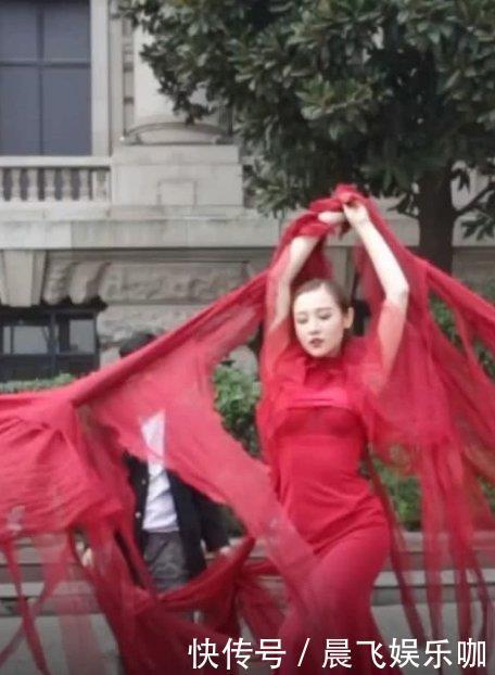 烂布|新娘披着烂布拍婚纱照,画面不忍直视,成片高贵范十足!惊艳众人