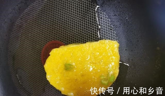 快手香煎葱蛋馒头片!