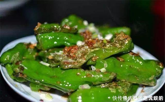 饭店|饭店大厨透露做虎皮青椒，别直接下油锅否则不“起皮”不入味