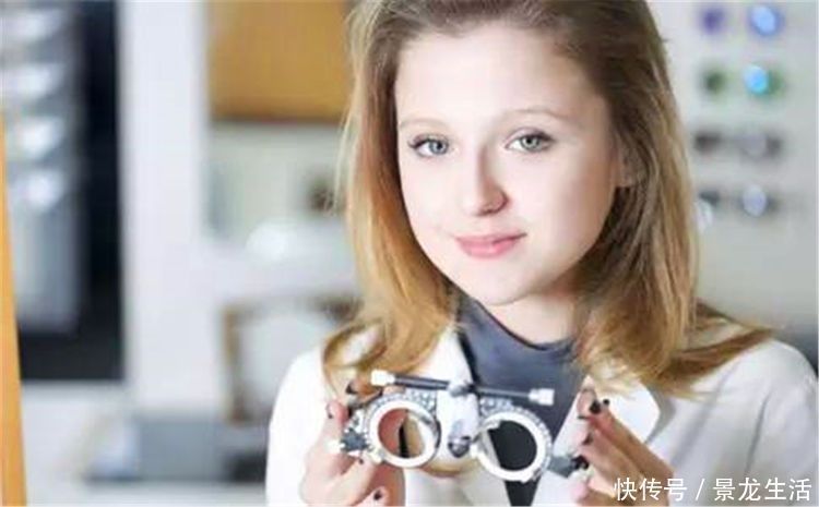 孩子|从小“近视”和不近视的孩子,长大后颜值有啥区别?过来人:差距