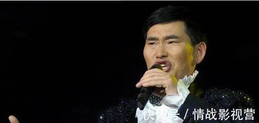 朱之文|大衣哥朱之文赤裸上身,光脚在村里逛街,一步三晃引来村民围观