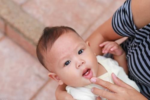 宝妈|宝宝出牙晚啥原因?爸妈该怎么护理?一文弄懂,别让孩子“掉队”