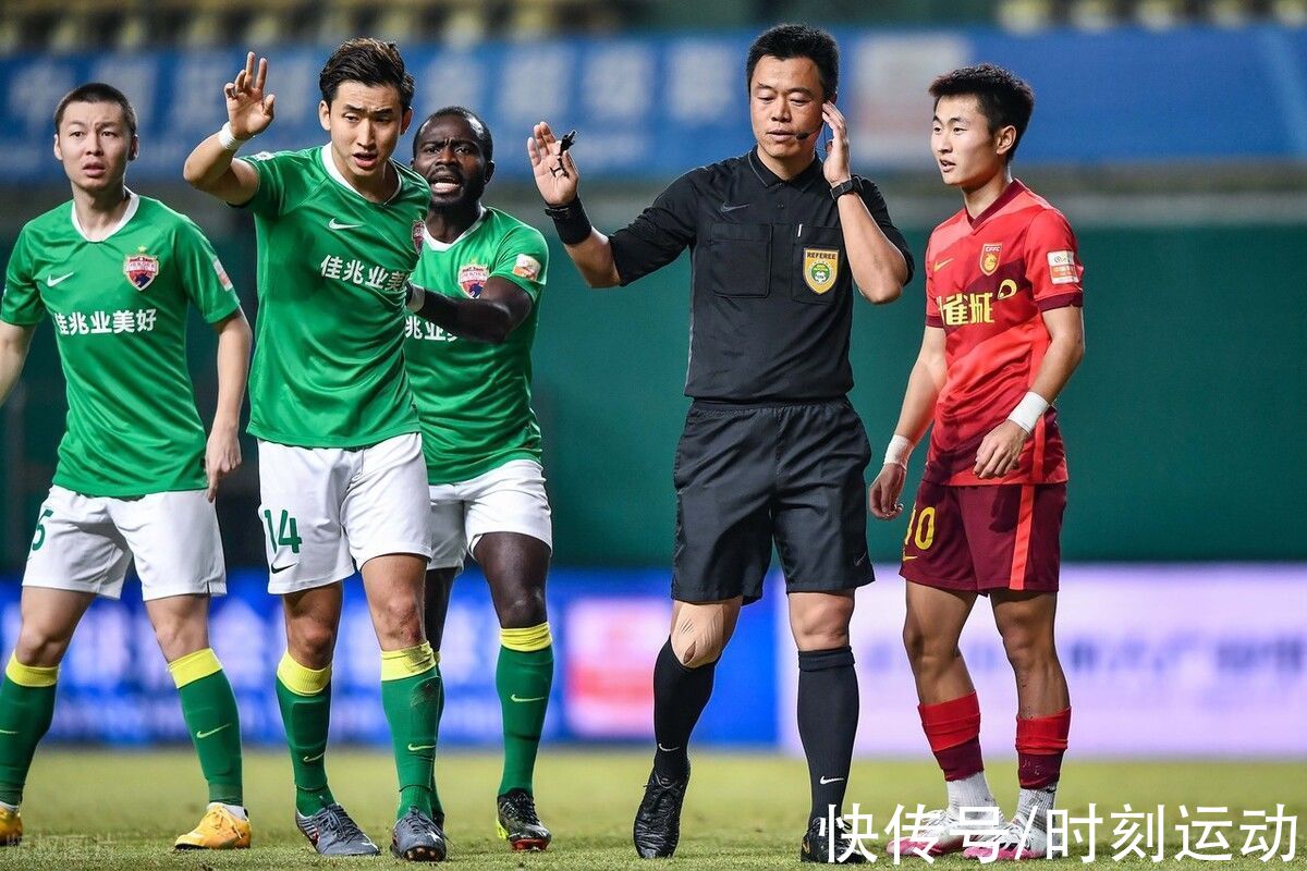 年輕球員|中超河北隊遭重大錯判！小將胸部解圍被紅牌罰下 主帥：隊員太可憐