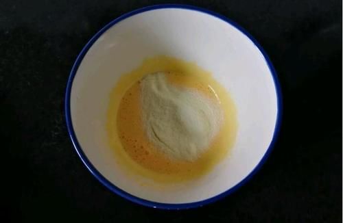 酥脆|蛋黄溶豆这样做，入口即化营养丰富，香甜酥脆，做法超简单