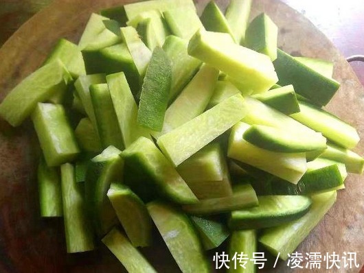 秋天的萝卜最鲜嫩，教你一招腌着吃，开胃又下饭，便宜又营养