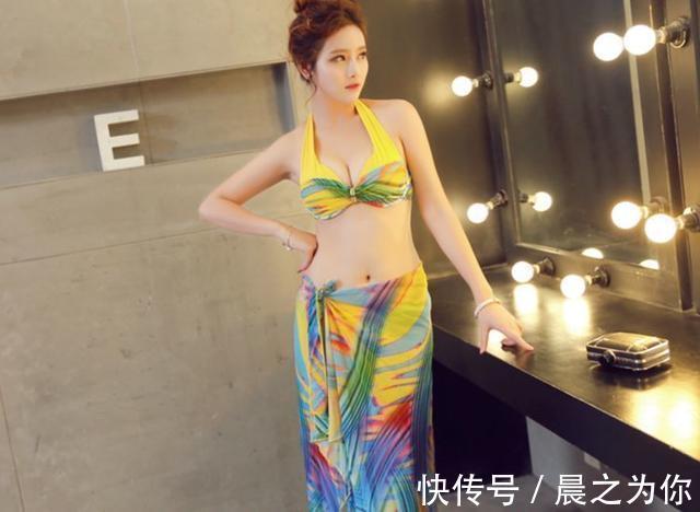 运动风 -比基尼泳衣小姐姐,穿出模特身材,尽显青春时尚感