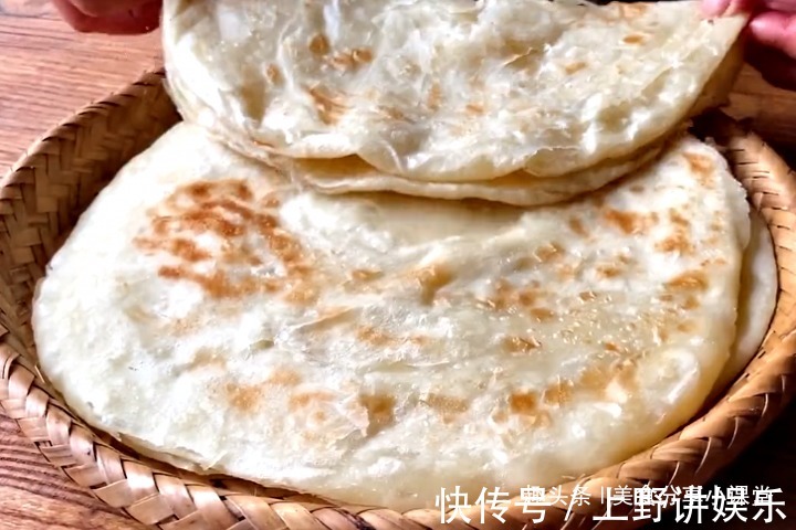 油饼怎么做才好吃,配方和做法告诉你,暄软劲道,比鸡蛋饼还好吃