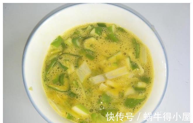 冬天|2个辣椒，2个鸡蛋，加2味简单混合，香辣下饭超好吃