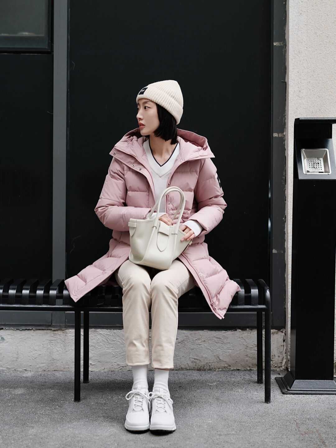 紧身裤 天冷了,“羽绒服”不能缺席,今冬流行这样穿,温暖显瘦又有气质