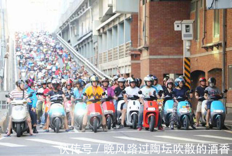 引人深思|先“禁摩”后“禁电”,宝妈质问:让我咋接娃?专家的话引人深思